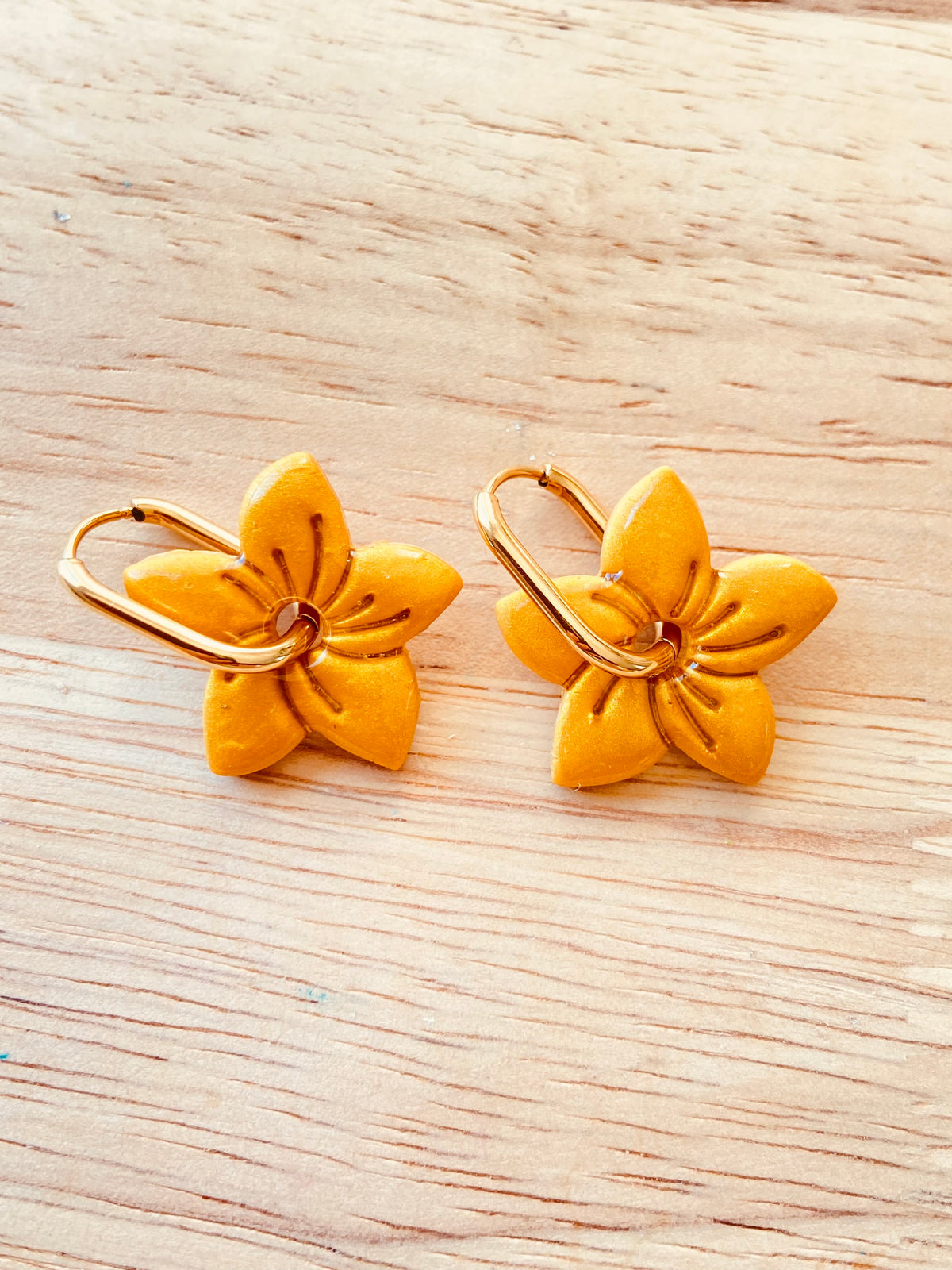 Fleurs Tiaré 25 mm - plusieurs couleurs disponibles