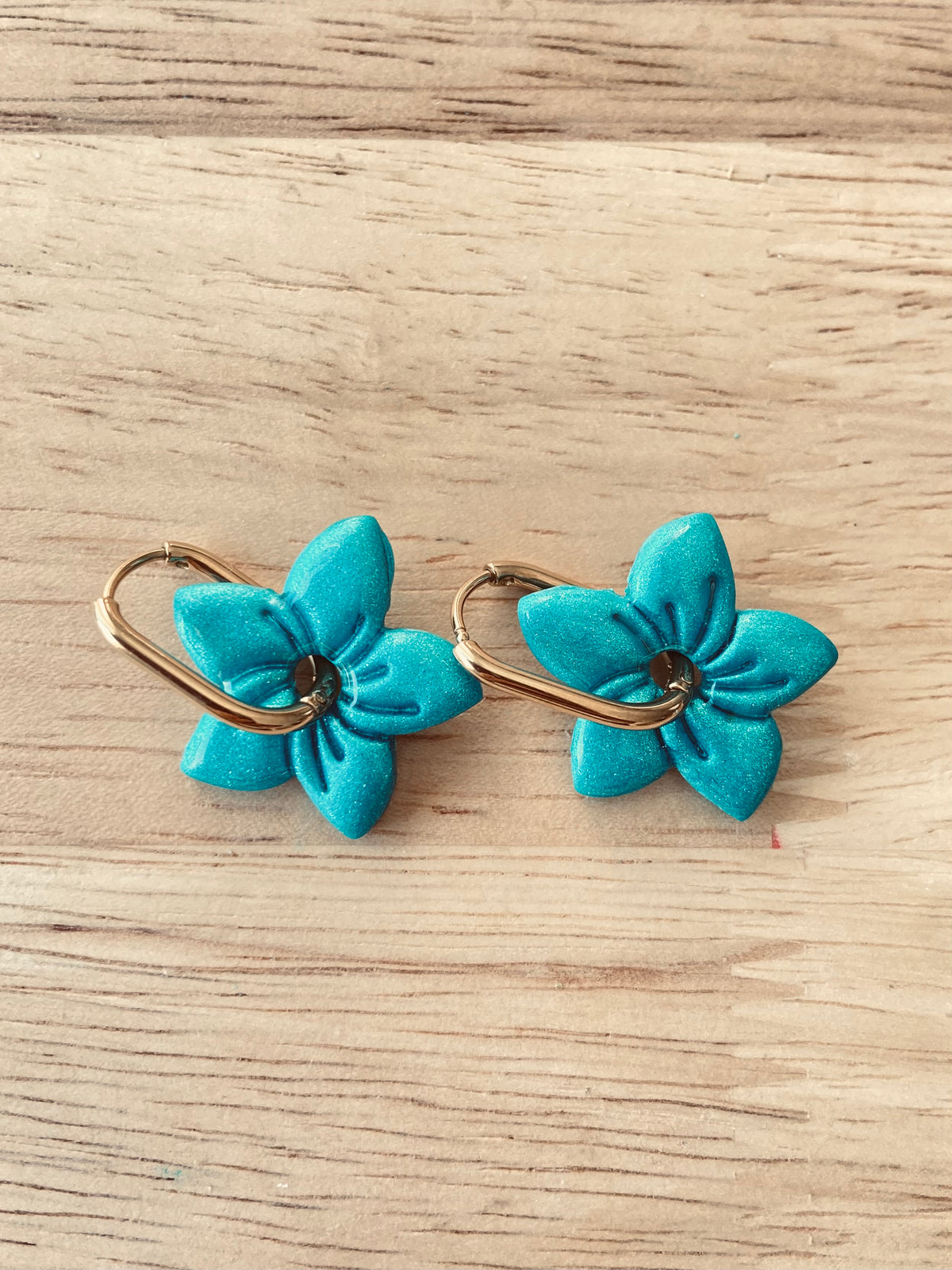 Fleurs Tiaré 25 mm - plusieurs couleurs disponibles